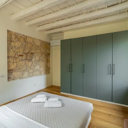 Relais La Torre - Domus بيت ضيافة فيرونا