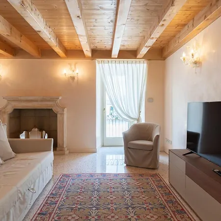 Relais La Torre 게스트하우스 3*