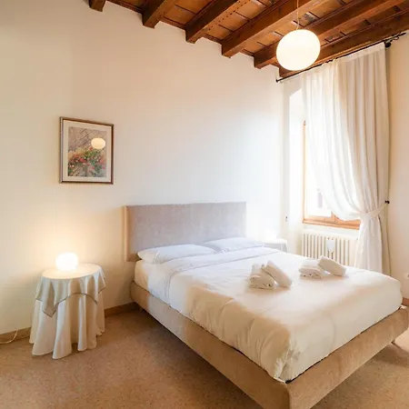 Relais La Torre - Domus بيت ضيافة