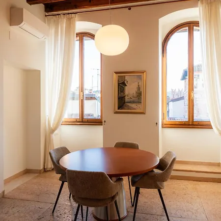Relais La Torre - Domus بيت ضيافة فيرونا