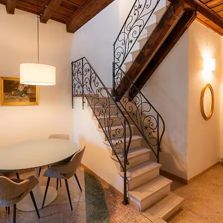 Relais La Torre - Domus بيت ضيافة فيرونا