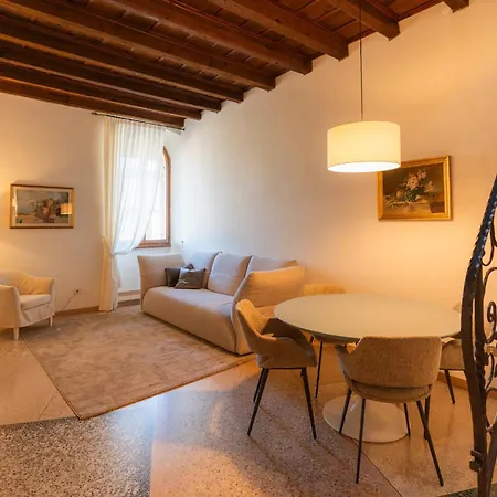Relais La Torre - Domus بيت ضيافة